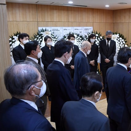 People mourn South Korea’s former president Roh Tae-woo at a memorial altar in Seoul National University Hospital. Photo: Yonhap via Reuters