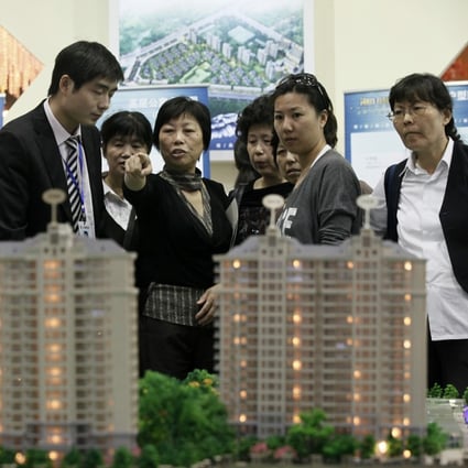 Homebuyers at a show room during a real estate fair in Shanghai on October 5, 2010. Photo: AP