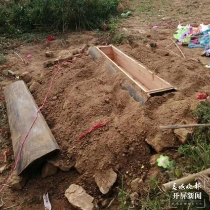 Guizhou authorities dig up the body of an elderly woman and cremated it after her son gave her a traditional burial. Photo: ccwb.cn