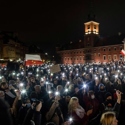 Protesters hold up lights and posters reading “not even one more” during a demonstration on November 6 in Warsaw, Poland, marking the first anniversary of a court ruling that imposed a near-total ban on abortion, and to commemorate the death of a pregnant Polish woman in September. Photo: AFP