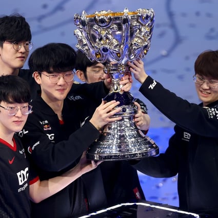 Members of Chinese esports team Edward Gaming hoist the Summoner’s Cup after winning the finals of the League of Legends World Championship on November 6, 2021, in Reykjavik, capital of Iceland. Photo: Riot Games via Getty Images