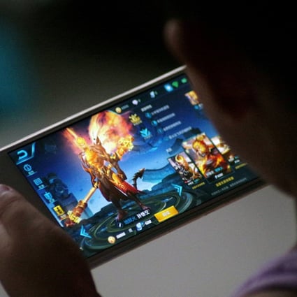 A child plays Tencent’s popular game Honour of Kings in Dezhou, Shandong province, on July 2, 2017. Gaming stocks rose on Tuesday following news that the Chinese government may soon resume approving new games for sale in the country. Photo: Reuters