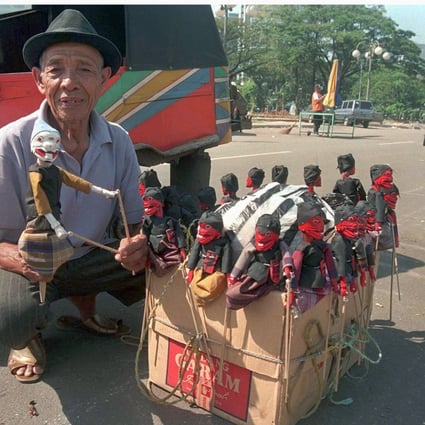 An Indonesian man sells his home-made shadow puppets to tourists and visitors in Jakarta in this 1997 file photo. Photo: Reuters