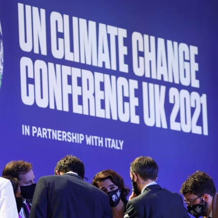 Delegates confer during COP26 meetings in Glasgow on November 13. Photo: Reuters