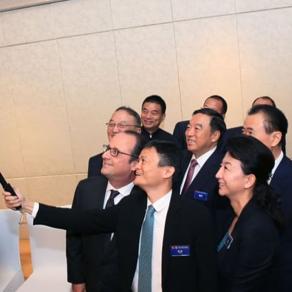 Visiting French President Francois Hollande poses for a selfie with Chinese entrepreneurs Liu Chuanzhi, Ma Yun, Wang Jianlin and others before a breakfast meeting held by China Entrepreneur Club in Beijing, earlier this month. Photo: Xinhua