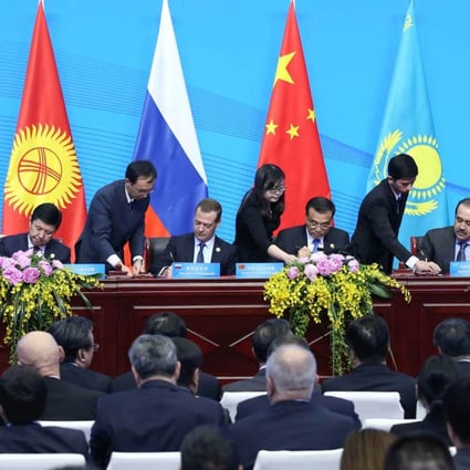 Chinese Premier Li Keqiang (third from right) with leaders from member countries of the Shanghai Cooperation Organisation in China’s Zhengzhou, Henan province, on Tuesday. Photo: Xinhua