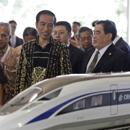 Indonesian President Joko Widodo (centre), and Director of Indonesia China High Speed Train Hanggoro Budi Wiryawan, President of China Railway Corp Sheng Guangzu and Chinese State Councilor Wang Yong (far right).Photo: AP