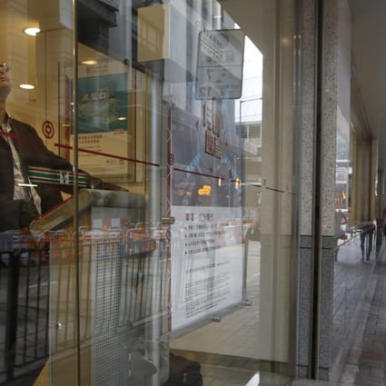 A man studies share price at a bank in Hong Kong, last Friday as a global sell-off seems to be deepening in global financial markets. Photo: AP