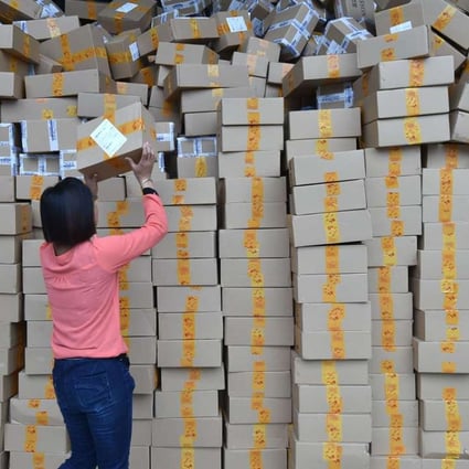 China’s logistics industry is witnessing a reshuffling of the position of its major players, which began in 2015. Photo: Xinhua (151111) -- GUANGZHOU, Nov. 11, 2015 (Xinhua) -- Workers sort out packages at a sorting center in Guangzhou, capital of south China's Guangdong Province, Nov. 11, 2015. The Singles' Day Shopping Spree, or Double-11 Shopping Spree, Chinese equivalent of Cyber Monday or Black Friday, is an annual online shopping spree falling on Nov. 11 for Chinese consumers since 2009. Each year the express delivery industry will face package peak after the shopping spree. (Xinhua/Liang Xu)(wjq)