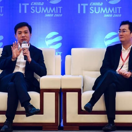 Tencent founder and CEO Pony Ma (right) and Baidu CEO Li Yanhong attend the China (Shenzhen) IT Summit on Sunday. Photo: Xinhua