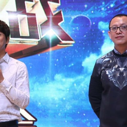 Huang Zhiyuan (right), a finalist from Hunan TV’s ‘I’m a Singer’ reality show, was presented by Alibaba Cloud at a news conference yesterday in Changsha, Hunan during which the company announced that its Ai supercomputer will try to predict the winner of Friday night’s show. Huang is expected to feature among seven contestants. Photo: Handout