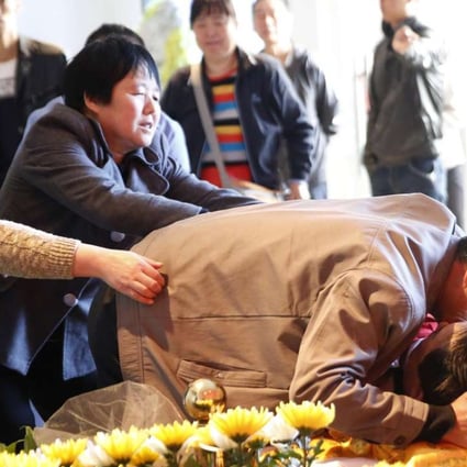 Family members mourn Wei Zexi, the 21-year-old Chinese student who died from cancer, at his funeral in Xianyang, Xian in northwestern Shaanxi province. Photo: China Foto Press