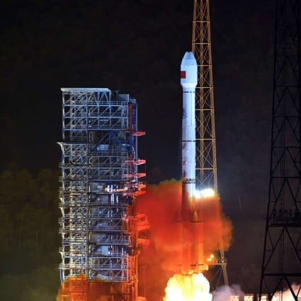 A Long March-3B/Yuanzheng-1 rocket carrying two new-generation satellites for the Beidou Navigation Satellite System blasts off from the Xichang Satellite Launch Centre in the southwest China's Sichuan Province, July 25, 2015. Photo: Xinhua