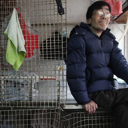 An elderly Hong Kong man reduced to living in a cage home. Photo: Nora Tam