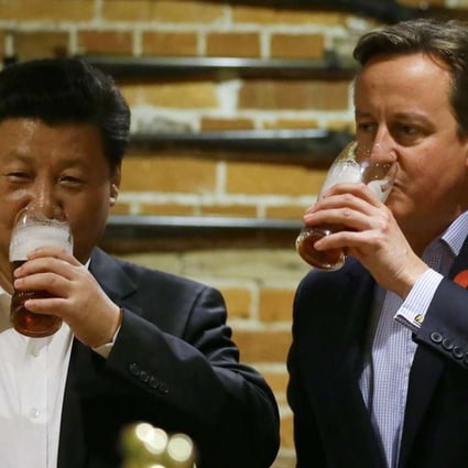 President Xi Jinping and British Prime Minister David Cameron drink pints of beer at a pub near Chequers, northwest of London, in October. Photo: AFP