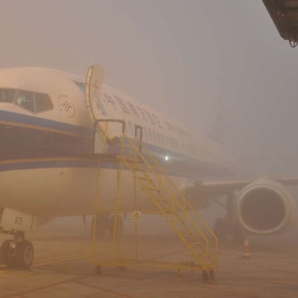 An airliner is grounded at Chengdu Shuangliu International Airport due to heavy fog. Photo: Xinhua