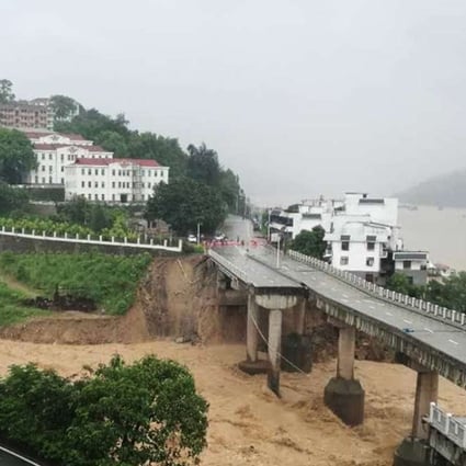 A bridge collapsed in Fujian province after the arrival of Typhoon Nepartak from Taiwan. Photo: Weibo