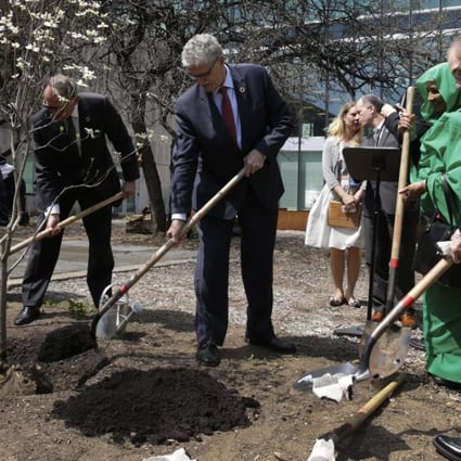 United Nations diplomats plant trees in the UN Food Garden on the occasion of Earth Day and the signing of the Paris agreement on climate change. Photo: EPA
