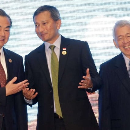 Chinese Foreign Minister Wang Yi, left, talks to Singapore's Foreign Minister Vivian Balakrishnan, center, and Philippines Foreign Secretary Perfecto Yasay during the Association of Southeast Asian Nations–China Foreign Ministers' Meeting in Vientiane, Laos, on Monday. Photo: AP