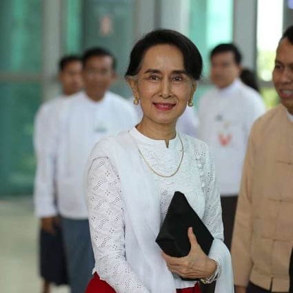 Myanmar's State Counsellor Aung San Suu Kyi prepares to leave for China at the Yangon International Airport in Yangon, Myanmar. Photo: Xinhua