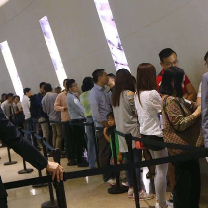 Potential buyers queue up at the IFC mall in Central for Sun Hung Kai’s launch of its Lime Gala apartments in Shau Kei Wan. Photo: SCMP