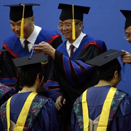 Zhejiang University officials turn graduates’ tassels during the Hangzhou-based university’s commencement ceremony in June 2014. Photo: Xinhua