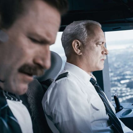 Tom Hanks as Chesley ‘Sully’ Sullenberger and Aaron Eckhart as Jeff Skiles in Sully (category: IIA), directed by Clint Eastwood.