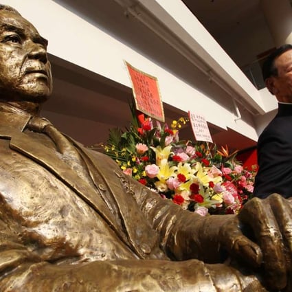 Lau Wong-fat at the inauguration ceremony of a statue in his honour at the Heung Yee Kuk headquarters in 2011. Photo: David Wong