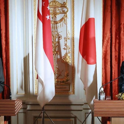 Prime Minister Shinzo Abe, right, and his Singaporean counterpart Lee Hsien Loong attend a joint press conference following their talks in Tokyo on Wednesday. Photo: Kyodo