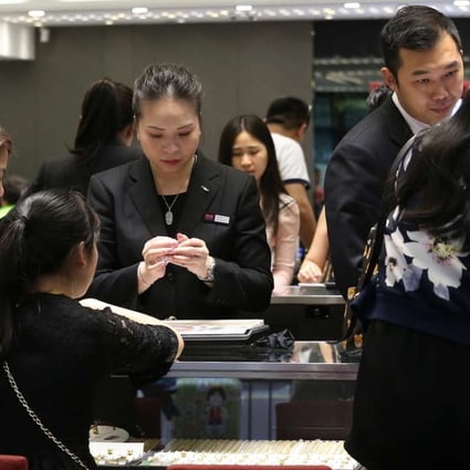 Weaker mainland tourist spending in Hong Kong has led the city to fall one place on a recent wealth report, tracking spending on luxury items such as jewellery and property. Photo: K. Y. Cheng