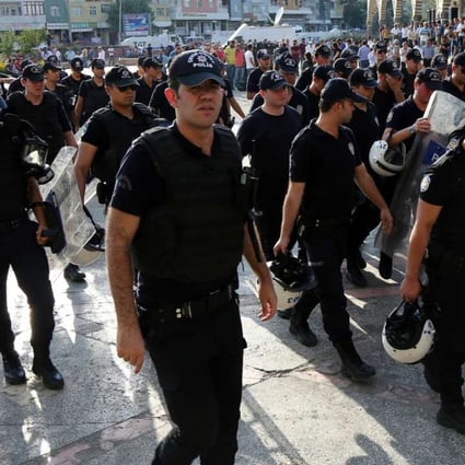 Turkish riot police in the southeastern city of Diyarbakir. Photo: Reuters