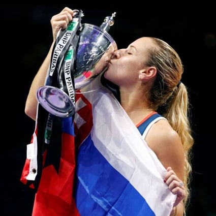 Dominika Cibulkova Serves Her Way To A Stunning Upset Over Angelique Kerber In Wta Finals Title 5605