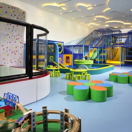Gateway Apartments, atop Harbour City, offers a range of family-friendly services and facilities, such as a children’s playroom.