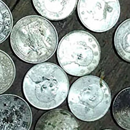 Some of the coins found in the house. Photo: Jxnews.com.cn
