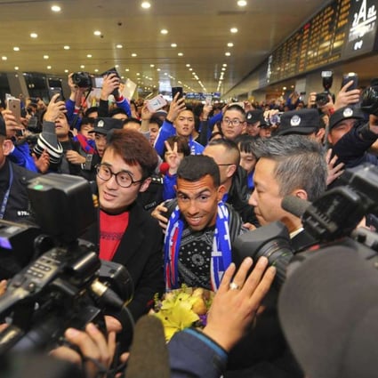 Carlos Tevez is mobbed at Shanghai’s Pudong airport as he arrives to start collecting a weekly wage reported to be US$800,000. Photo: AP