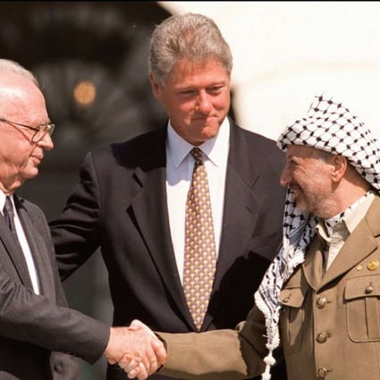 US President Bill Clinton (centre) stands between PLO leader Yasser Arafat (right) and Israeli Prime Minister Yitzahk Rabin as they shake hands on September 13, 1993, at the White House after Israel and the PLO signed a historic agreement on Palestinian autonomy in the occupied territories. Photo: AP