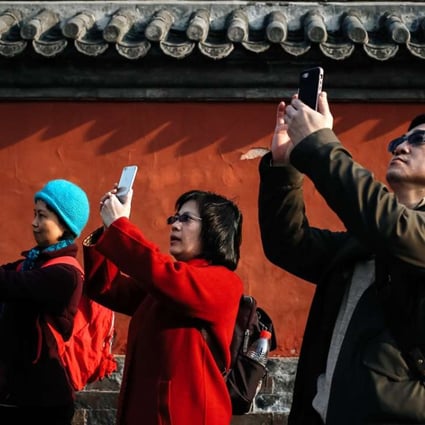China’s major telecoms are expected to report weaker annual results for 2016 this week in spite of continuing growth in mobile subscribers. Photo: EPA