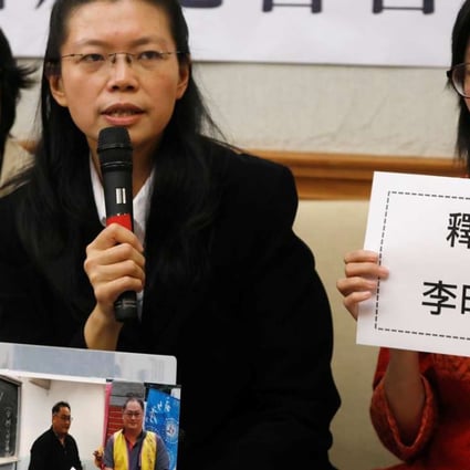 Li Ching-yu (centre), the wife of Li Ming-che (seen in smaller photo), speaks at a press conference in Taipei on Wednesday. Photo: Reuters