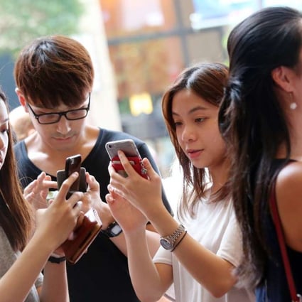 A recent survey of Hong Kong youngsters has found that more than 30 per cent are on their smartphones three to four hours per day. Photo: David Wong