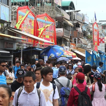 The festival saw tens of thousands flock to the island, but businesses did not register a spike in sales. Photo: K. Y. Cheng