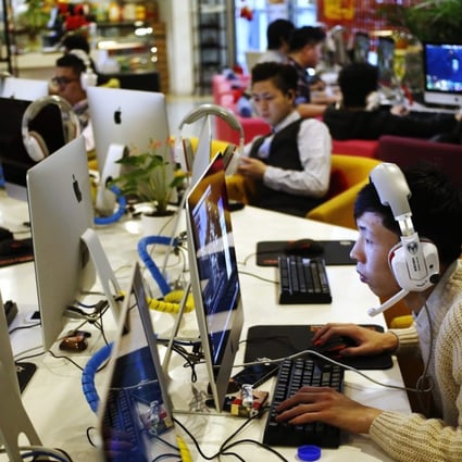 An internet cafe in Beijing. Photo: EPA