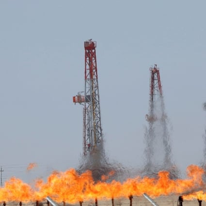 Flames emerge from a pipeline at Rumaila oilfield in Basra, Iraq, as oil prices extended a rally after US stocks fall sharply. Photo: Reuters