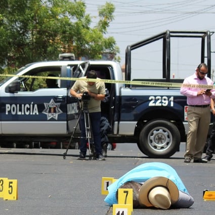Evidence identifiers are placed next to the body of renowned crime journalist Javier Valdez, who was gunned down in Culiacan, Sinaloa state, Mexico, on May 15, 2017. Photo: Reuters