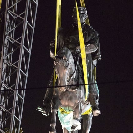 A statue of Confederate general P.G.T. Beauregard is removed just after 3 am Central Standard Time Wednesday, May 17, 2017, from the entrance to City Park in New Orleans. Photo: AP