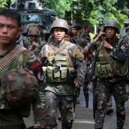 Philippine soldiers prepare for an assault. Photo: Xinhua
