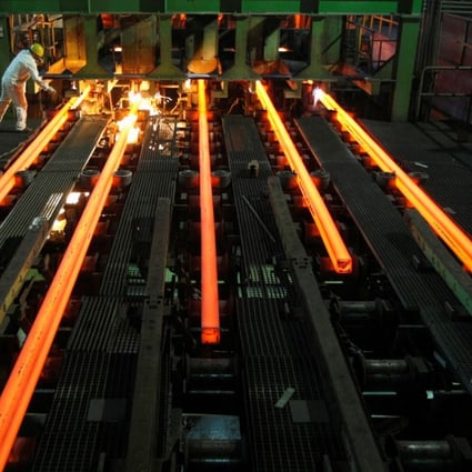 Employees work in a Hangzhou Iron and Steel Group Company workshop in Hangzhou. Photo: REUTERS/Steven Shi