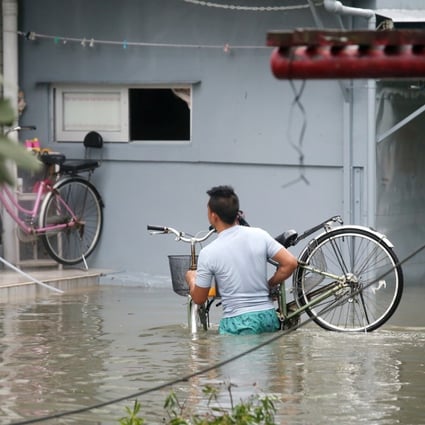Floods in Tai O as Typhoon Hato hits the area. Photo: K.Y. Cheng