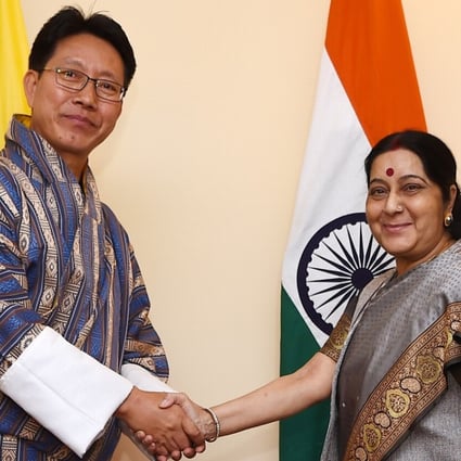 Indian Foreign Minister Sushma Swaraj (right) shakes hands with Bhutanese Foreign Minister Damcho Dorji in Kathmandu on August 11. Photo: AFP