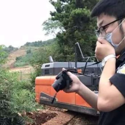An inspector covers his mouth at the site where 300 tonnes of rotting pig were uncovered in Zhejiang province. Photo: Handout