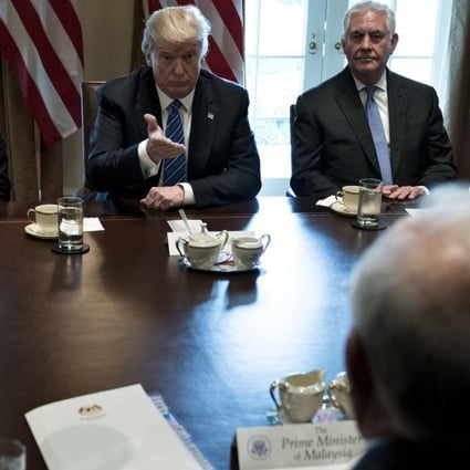 US President Donald Trump (2L) gestures to Prime Minister of Malaysia Najib Razak (2R) before a meeting with US Vice President Mike Pence (L), US Secretary of State Rex Tillerson (C) and others in the Cabinet Room of the White House on September 12, 2017 in Washington. Photo: AFP